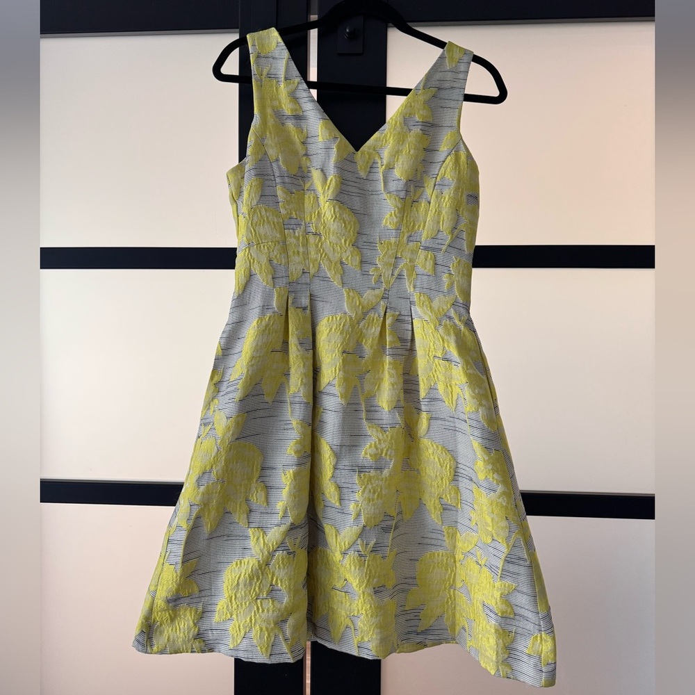 Donna Ricco Yellow and Gray Floral V-Neck Midi Dress